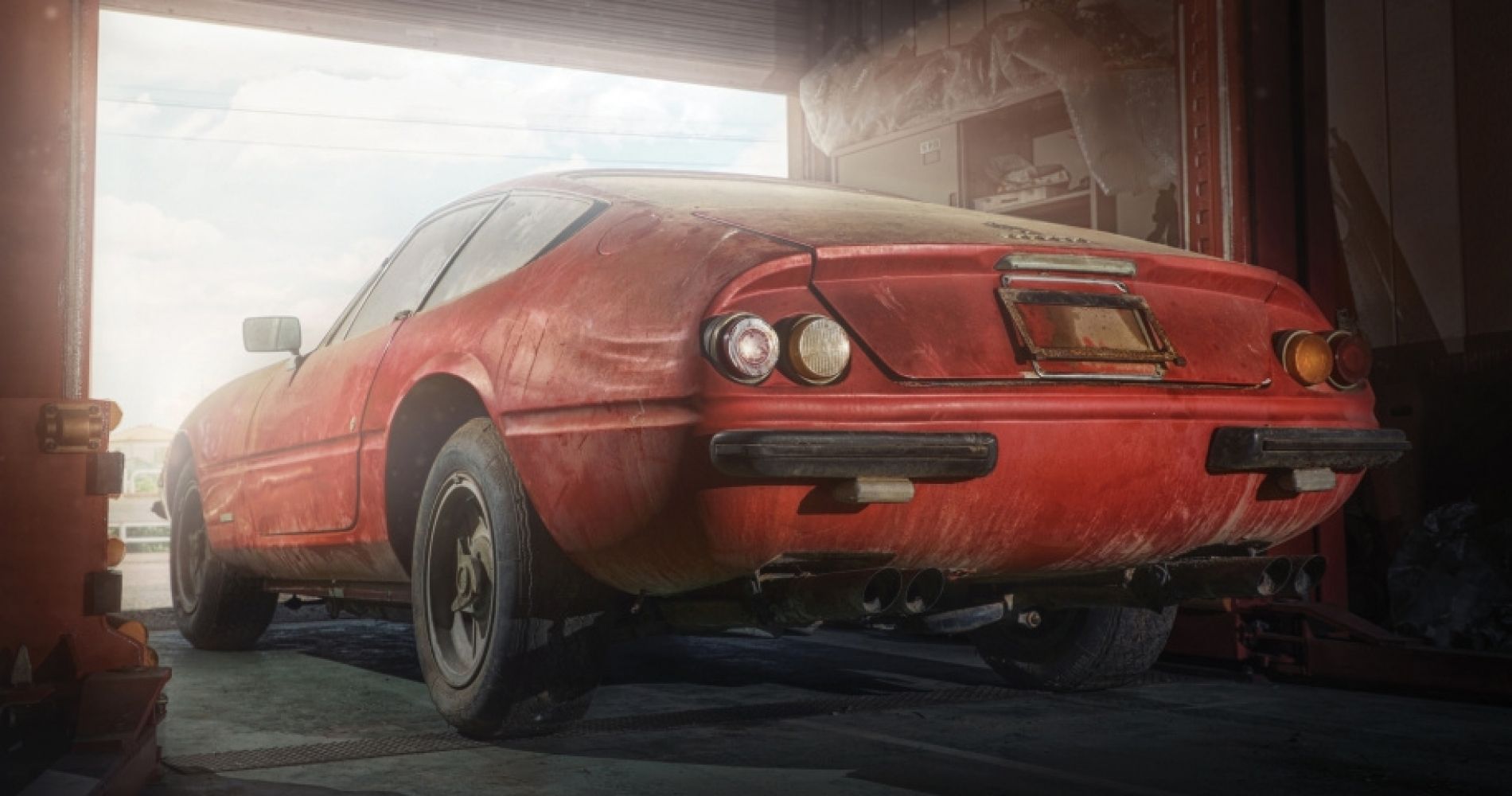 Encuentran una Ferrari abandonada